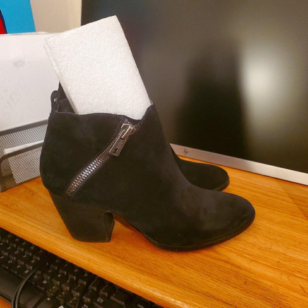Ivanka Trump black suede booties sz 10